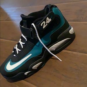 Ken Griffey Nike max 1 ‘freshwater’ shoes.Like new